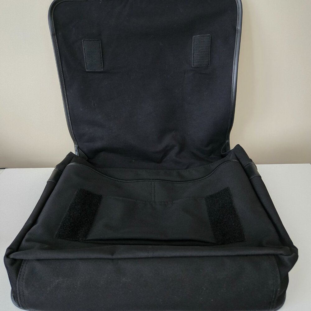 Banana Republic Messenger Bag Unisex - Black - Picture 5 of 7